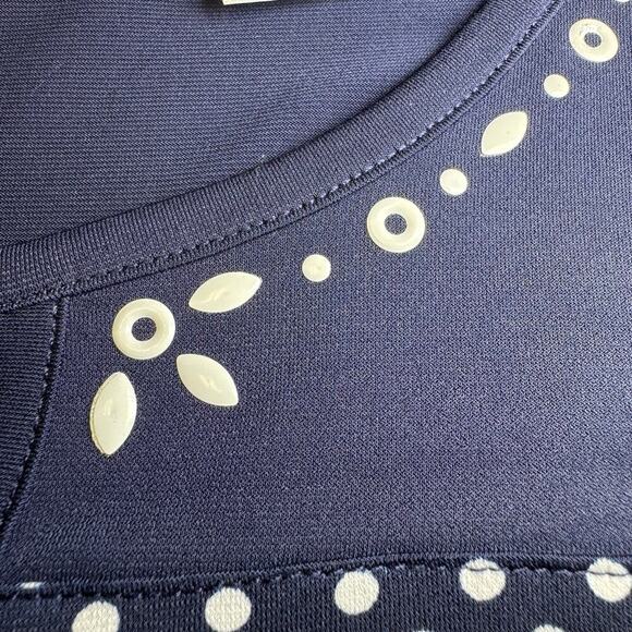 Alfred Dunner Navy short sleeve top with white polka dots. Size L - Picture 5 of 5